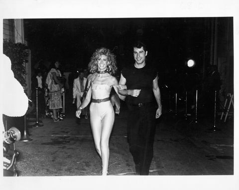 sångerskan och skådespelerskan olivia newton john och co-stjärnan john travolta närvara vid premiären av filmen grease, 1978 foto av michael ochs archivesgetty images