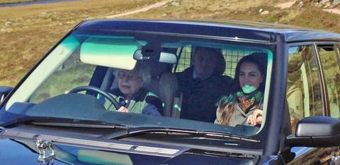 Drottning Elizabeth kör Kate Middleton