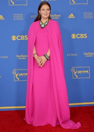 " the Drew Barrymore Show"-värden Draw Barrymore vid 2022 dagtid Emmy Awards